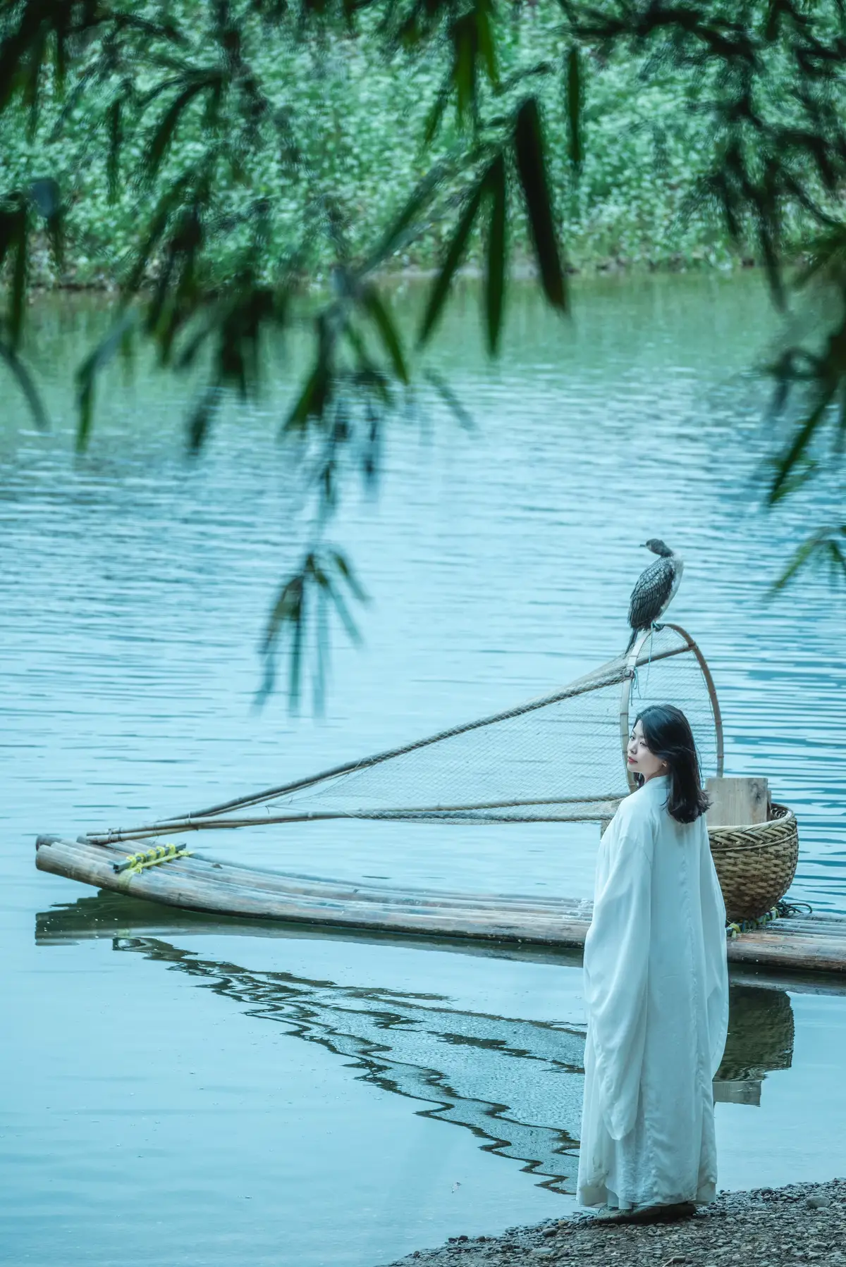 When traditional hanfu meets Guilin's karst mountains... Tell me this isn't the most ethereal vibe! 🏞️🧚   #CulturalMagic #Wanderlust  #ChinaTravel #photography #travel #guilin #china #chinese #hanfu 