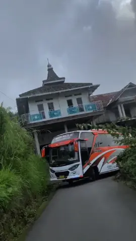 Selalu ada keindahan dalam keserdehanaan yang hanya bisa dilihat oleh hati yang bersyukur #sadstory #buspariwisataindonesia #boyolali24jam #masukberanda #foryoupage #fyppppppppppppppppppppppp 