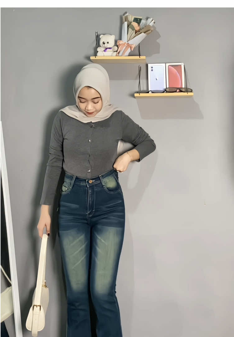 Rekomendasi cutbray jeans🫶🏻😍 #cutbrayjeans #cutbraywanita #OOTD #ootdhijabstyle #ootdhijab 