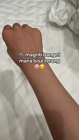 stop ngatain magrib 🫵🏻🥵 #tipsglowing #beautyhacks #fyp #beautytips #BeautyTok #AHAserum #GlowUp #BeautyReview #glowupchallenge #glowuptips #fyppppppppppppppppppppppp 