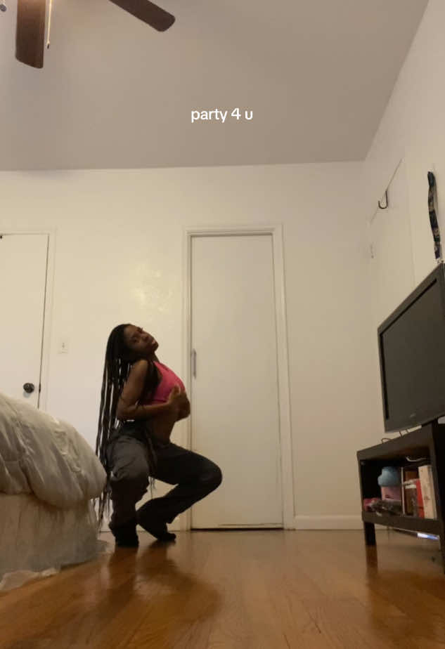 party 4 u! dc: @blakejohnwood #charlixcx #party4u #dance 