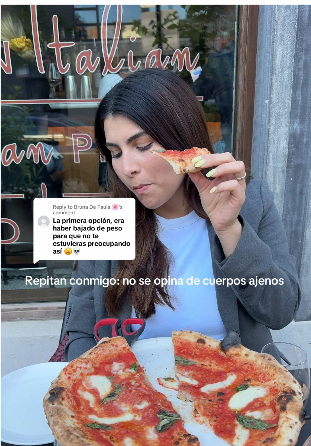 Replying to @Bruna De Paula 🌸 mientras leí este comentario estaba comiéndome una pizza deliciosa🤣 — los kg se bajan, pero ser mean y malintencionado is not in anymore!!!