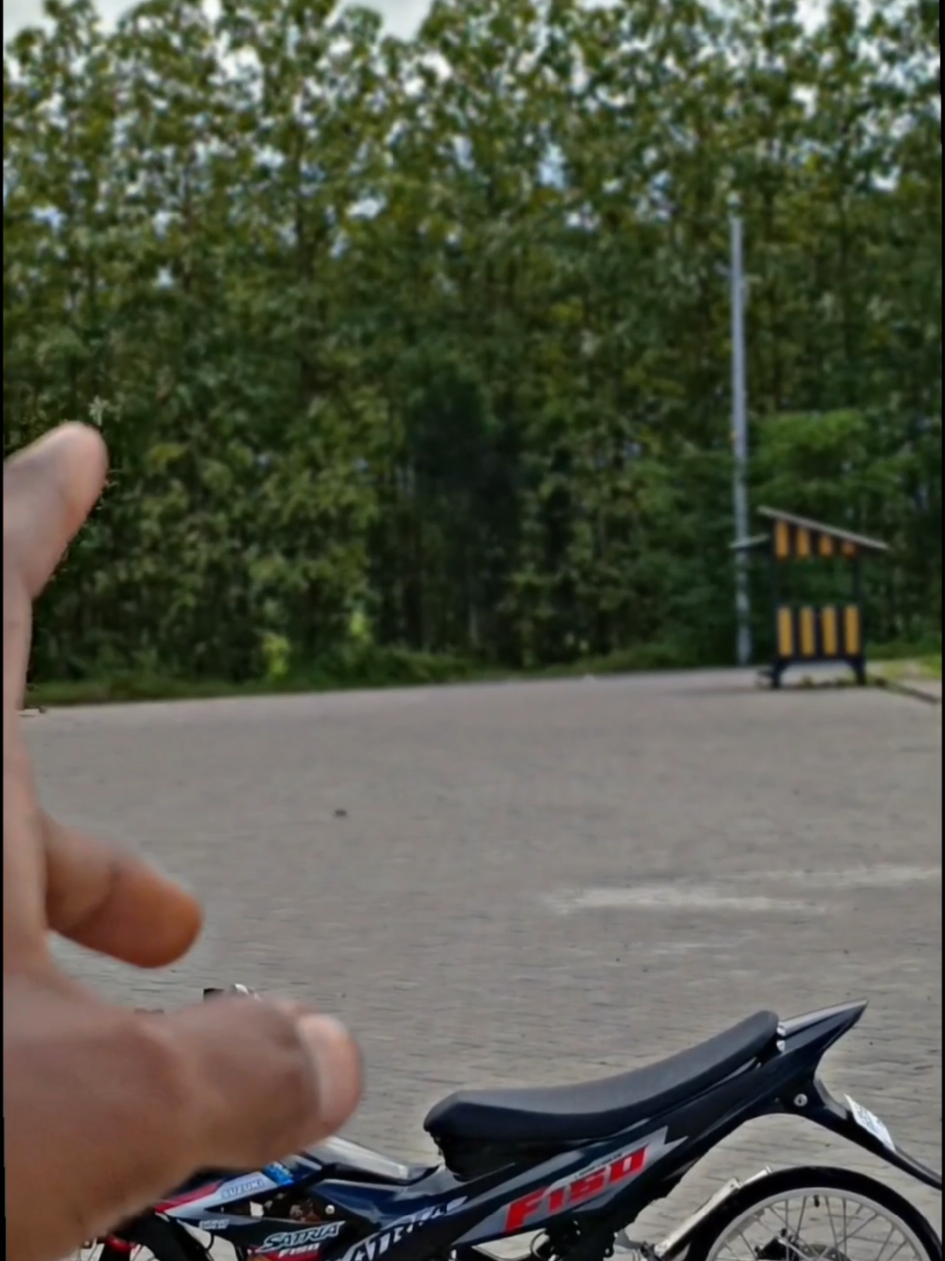 jangan terlalu tinggi juga jangan terlalu rendah 🤳#satriafu #satriafufacelift #fufi #raider #satriafulongarm #fufilongarm #streetbikeconcept #fyp 