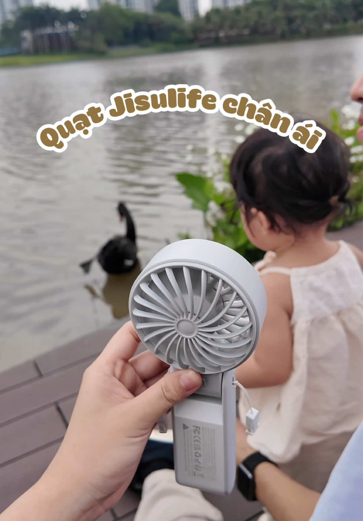Ai xài quạt Jisulife rồi có thấy giống tui hông?! Ưu tiên chất lượng thì mạnh dạn chốt con này hỏng hối hận đâu mấy bà #quatmini #quatminicamtay #quattichdienmini #quatjisulife #jisulife #mebimreview #mecucman #xuhuong #viral #quatcamtay 