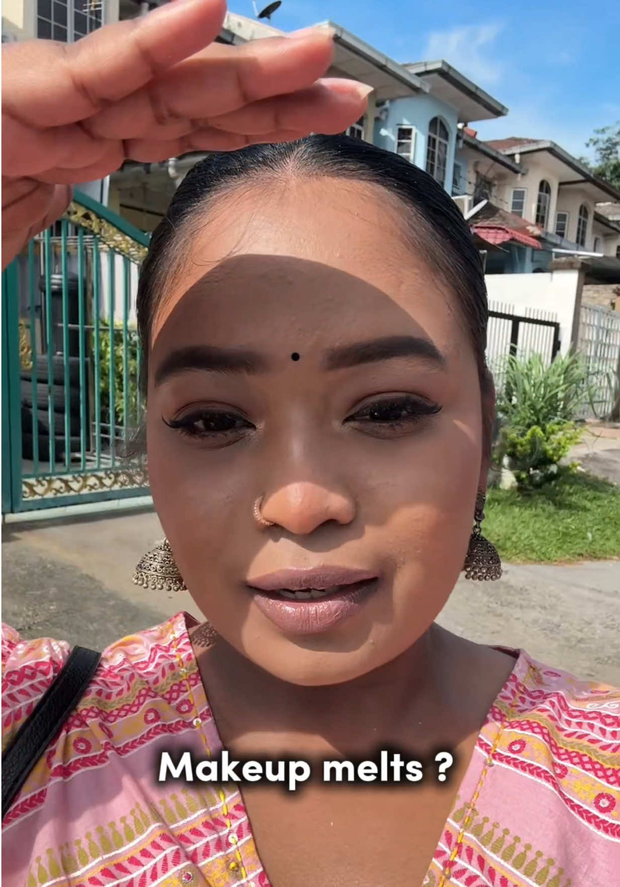 If you want your makeup to look flawless , grab this loose powder now  @Carslanmy  #carslan #carslanmy #carslanpowder #makeup #beauty #makeuptutorial #makeuphacks #settingpowder 