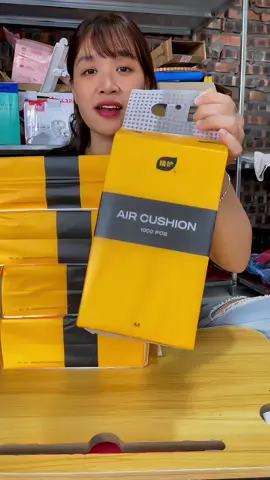 Tính ra còn chưa đến 20k 1 bịch . Dòng giấy air cushion nhà #botare vừa êm vừa mềm lại không hề bị bụi giấy  #yenhoareview #xuhuong #giayrut #giayruttreotuong #giayrutcaocap #giayrutbotare #giayrutdanang #giayruttienloi 