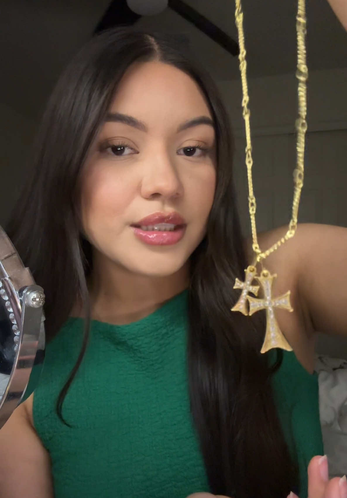 I love necklaces that don’t make your skin turn green 😭 #fyp #crossnecklace #doublecross #necklace #jewelry #TikTokShop #foryou #gogetit 