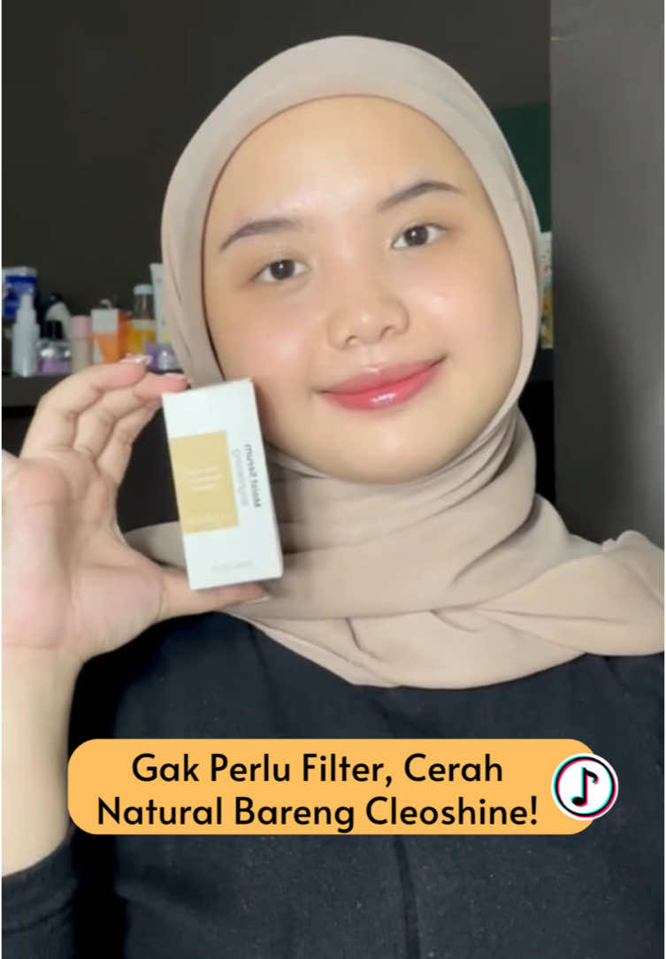 ✨Gak Perlu Filter, Cerah Natural Bareng Cleoshine!✨ Cleoshine Moist Brightening Serum, bikin kulit kamu cerah natural tanpa perlu filter🤩 Dengan kandungan Tranexamic Acid, Niacinamide, dan Panthenol, serum ini bantu: ✨Mencerahkan dan meratakan warna kulit ✨Menyamarkan noda hitam dan  bekas jerawat ✨Memperbaiki dan memperkuat skin barrier kamu Teksturnya yang ringan, cepat menyerap, dan dapat dipakai setiap pagi dan malam. Yuk mulai kulit sehatmu bareng Cleoshine🤗❤️ #CleoshineBrighteningSeries #CleoshineBeauty #ShineWithCleoshin #RadiantWithCleoshine #BrighteningSerum #Fyp #GlowingSkin