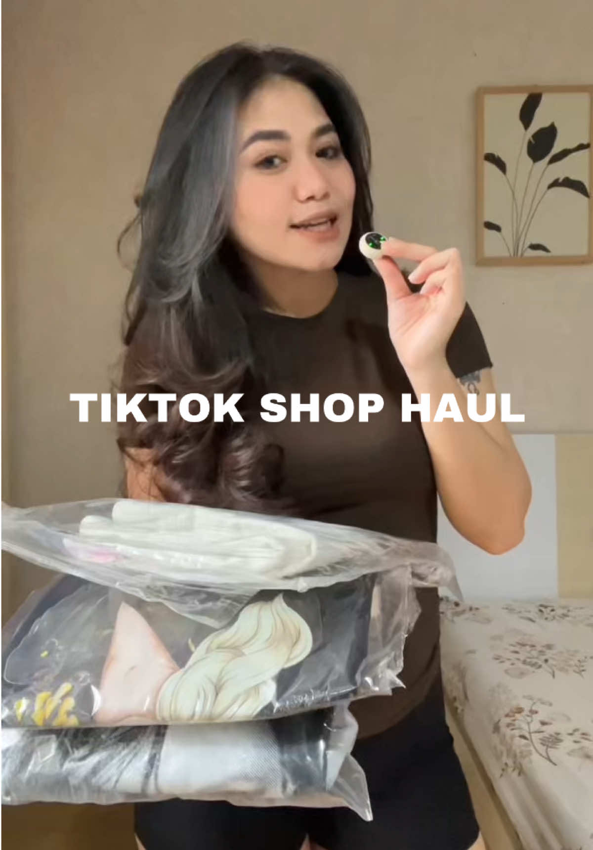 iseng beli eh semuanya baguss baguss😭&kepake bgt buat outfit santai. produk ada di showcase juga ya🤭 Next cobain apa friendss? #kaosoversize #oversizedshirt #kaosnyaman #tshirtmurah #kaoswanita #kaosmurah #jeanspendek #jeanshighwaist #jeanshighwaistmurah #fyp #outfitsantai 