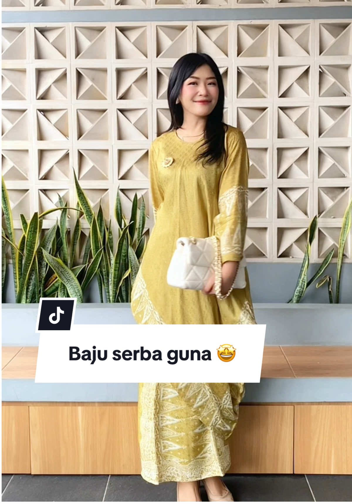 Join trend dengan setelan lebaran idul adha 🥰 Udah pada punya belum nih baju lebaran nya⁉️ gak usah pusing nyari-nyati pake setelan batik wanita aja karena bisa buat lebaran & juga kondangan jadi bisa dipake berkali-kali kan 😍 #BatikKondangan #BatikModern #BatikWanita #SetelanBatik #KurungMelayu #DressBatik #DressWanita #Guncang66 #Guncang66SpesialGajian