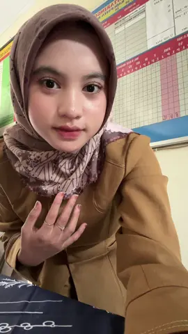 fitcheck ngajar di hari senin🤍 #gurumuda #gurusd #gurugenz #outfit #fyp 