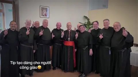 Tạo dáng theo Đức Tân Giáo Hoàng LEO XIV💐 #xuhuongtiktok  #xhtiktok #thieunhithanhthe #thieunhithanhthevietnam🥰🥰🥰  #xybca  #conggiaovietnam #conggiao