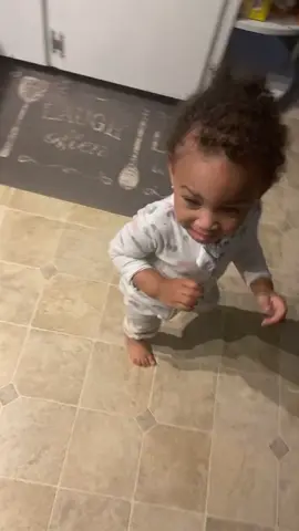 Bro my daughter use to be scared of spaghetti noodles 😂😂😂 kids are weird 