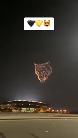 يُروى المجد بلون الذهب ‏اليوم.. تتزين جدة بلقبٍ جديد ‏هذا يوم الاتحاد.. يوم التتويج 🏆💛🖤