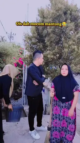 Mocom😂😂😂 #syafarnainggolan #jatuhcinta #viraltiktok #kumpulanlagumandailing #lagutapselmandailing #lagutapsel #galundung #fypdong #fypシ゚ @Juliana Hasibuan @srihartati.sgn 