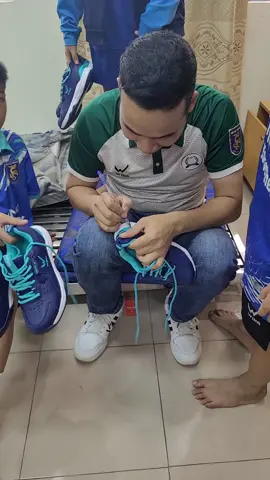 Các Fan xin chữ ký đông quá 😃 . #xuhươngtiktok #bacninhfc #u11toanquôc #videoviral 