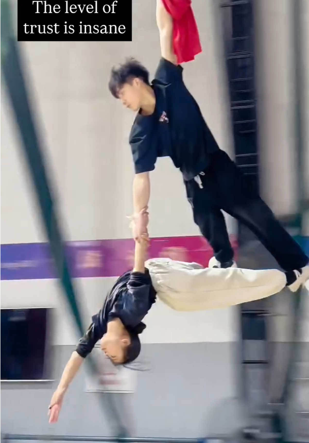Rate the performance from 1️⃣ to 🔟 This duo captivates audiences with their aerial silk performances, gracefully spinning while suspended from fabric, showcasing a harmonious blend of strength and elegance.  Artists: dys7gi96w291 on Douyin #art #dance #performance