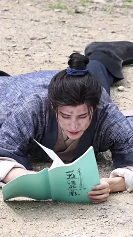 จากราชาปีศาจรูปโฉมงดงามดูน่าเกรงขาม สู่อะไรครับเนี่ย ลืมภาพจำราชาฟ่านเยว่แห่งตำหนักฮ่าวเยว่ไปเลย😂😂😂 เนี่ยแหละที่เขาบอกอ๋าวเป็นคนติดดิน ติดพอมั้ยล่ะ😂 #อ๋าวรุ่ยเผิง #aoruipeng #敖瑞鹏 
