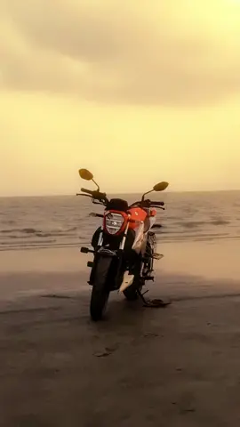 What a beautiful 😩💝 #gixxer #gixxerfi #sujuki_gixxer_🖤 #gixxerfiabs #orenggixxer #khulna #kdakhulna #arfinsiam #biketiktok #KYT #agv #moodfidedgixxer #coxsbazar #kuyakata_beach 