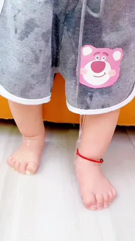 The weather is getting hotter. Don't always put diapers on your baby. You should have this pair of training pants. Your baby can wear them occasionally to let his little butt breathe. Or your older baby who has stopped wearing diapers can also wear them.#Training Pants#Washable diaper pants#Breathable and comfortable#Not boring