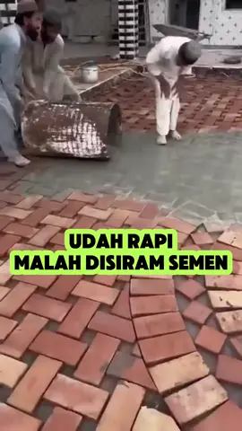 Simpel tapi penting! Teknik tukang yang satu ini bikin bangunan jadi lebih kokoh. Nggak asal siram, loh! #bangunrumah #tukangkreatif #fektif #caratukang #fypbangunan