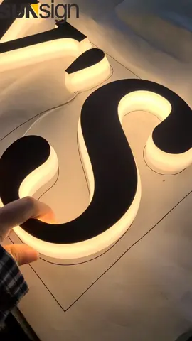 Illuminate your space with our stunning side-lit acrylic letters. Adorned with customizable metal faces, these signs add a touch of luxury and sophistication to any room 👉🏻WhatsApp: +1 (332) 260-2434 👉🏻 Email: ares@sunsignad.com #acrylicsign #customsignage #interiordecor #homedecor #businesssign #signage #luxurydesign #golddecor #ledlights #illuminatedsign #custommade #handmade #designinspiration #interiordesign 