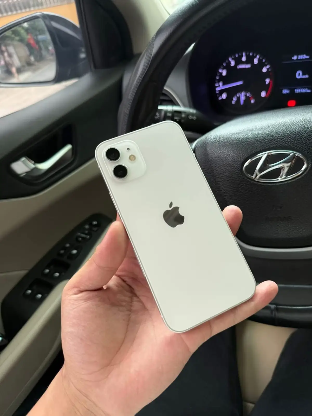 Thanh lý IPhone 12Thường bản 128GB☎️🍎 Màu sắc          : Trắng Phiên bản      :  LL/A Dung lượng    : 128GB tình trạng     : Nguyên zin Full chức năng🍎 Pin                 : 100% Giá                 :  3.500.000VNĐ💰 👉  có 𝗛𝗼̂̃ 𝗧𝗿𝗼̛̣ 𝗧𝗿𝗮̉ 𝗚𝗼́𝗽  👉 𝗗𝘂𝘆𝗲̣̂𝘁 𝗵𝗼̂̀ 𝘀𝗼̛ 𝗼𝗻𝗹𝗶𝗻𝗲     📲ib mình nhé🆘 #uocduoclenxuhuong #xuhuongtiktok #thanhlidienthoai 