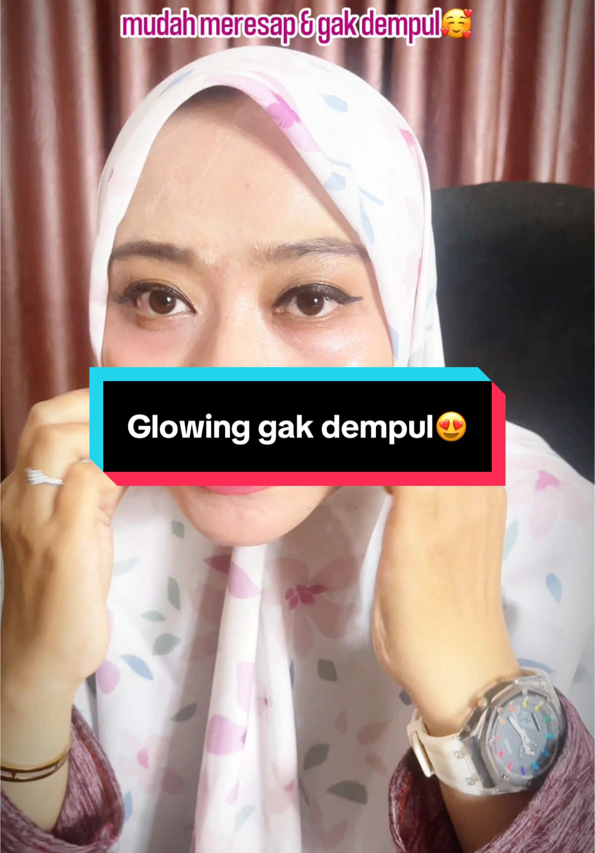 Sunscreen glowing bisa membuat wajah lembab, cerah dan glowing🤩 #drwahyutriasmara #drwskincaretasikmalaya #fyp #sorotan #skincare #sunscreen 
