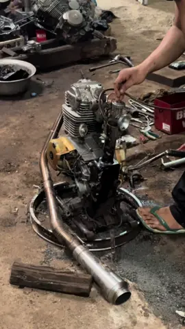 User series mana?? (Mileh kanggo ragat po tuku kewan kurban🤗 ll alhamdulilah nyala,semoga awet banter bonus,tinggal finishing dikit)utk pemesanan part bandul noken nalpot seta antrian mesin chat no dibio🙏#glseries#series#glkotak#glvepek#cepek#gl#mp#tiger#knalpotsrcm#srgbanjarnegara#nokenassrg#strookeupsrg  