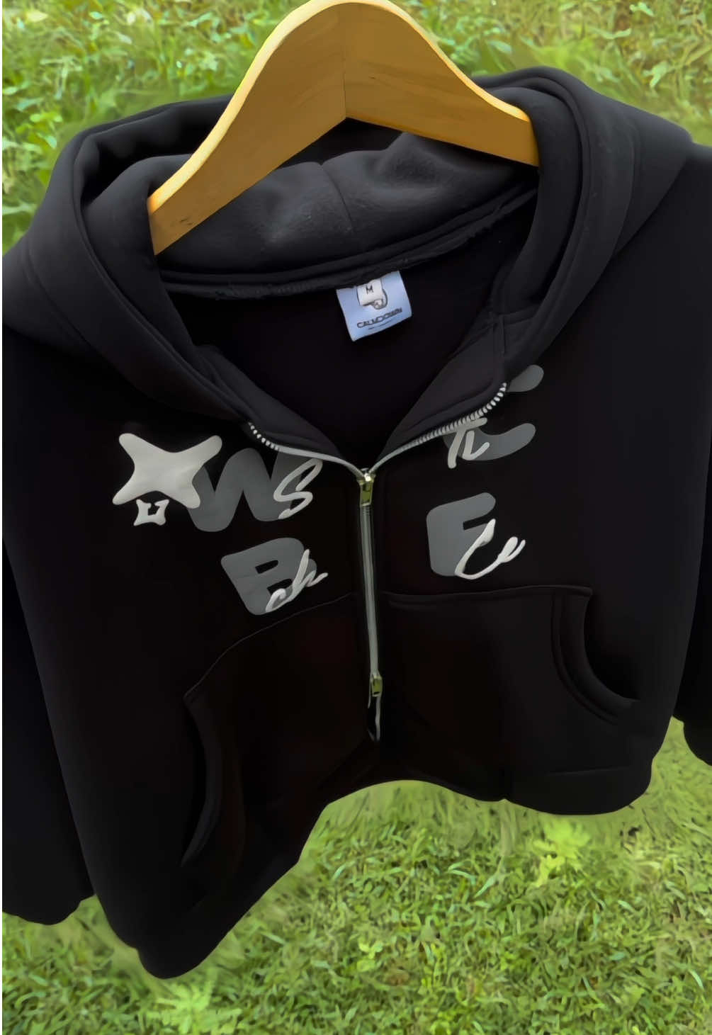 Besok ya cees🍃#wecantbefriends #hoodiekece #outfitinspiration #hoodiekece #fyp #hoodies #hoodieboxyfit #hoodiezipper #hoodiereflektif 