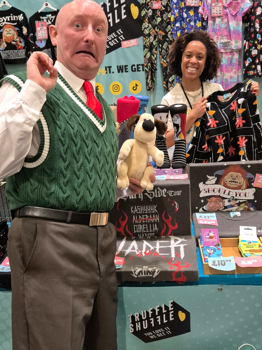 a highlight this weekend. Love @TruffleShuffleCom. Defo recommend for your retro, fandom, clothing needs. @MCM Comic Con  #wallaceandgromit #wallaceandgromittiktok #britishhumour #feathersmcgraw #chicken #penguin #feathersmcgraw #welsh #Wales #edit #comedy #sketch #funny #gromit #cheese #vintage #pov #fashion #shopping #comiccon #rivals #aardman  @Aardman  #animation 