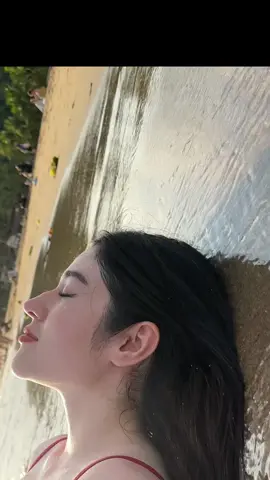 Drowning all my sorrows in sea water 🌊 