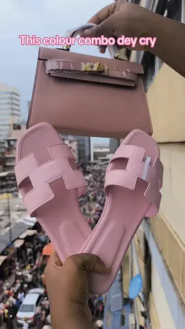 nothing to compare simply sweet n beautiful ❤️❤️😍😍  #wholesaler #dropshipper #retailers #balogunmarket #balogun #lagosvendor #fashiontiktok #affordablefashion #hermes #slippers #bag #bagvendor #bagwholesale #bagsoftiktok 