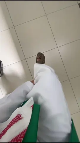 الجامعة حبّت تحضني قبل اطلع من الباب ههههههههههههههههههههههههههههههههههههههههههههههههههههه #CapCut #جامعة_الملك_خالد #ابها #الشعب_الصيني_ماله_حل😂😂 