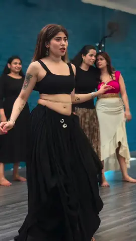 Beautiful Dance #dance #punjabisong #officialdancer786 #creativityprogrambeta #usacontent #usaaccount #usa #punjabidance #bellydance #indiandance #danceonsong #coverdance #dancesteps #easydance #dancetutorial 