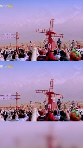 #CeciliaYip #JiangYiqiao sing a chorus of #AmuseOneself, tapping their feet to the lively rhythm and singing freely with the sound of guitar. Watch now ➡ https://d.mgtv.com/zD-Q #叶童 #蒋一侨 双人舞台合唱《#自娱自乐》，踩着轻快节奏，伴着声声吉他尽情洒脱歌唱 完整版观看请前往：https://d.mgtv.com/zD-Q #乘风2025 #RidetheWind2025 #variety #tvshows #music #reels