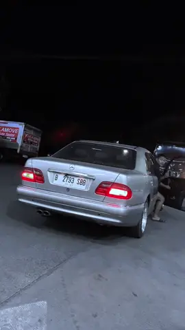 Bandung malam hari+Mobil tua kempling 🥰