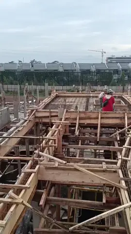 bismilah ngecor sorean💪 #sobatkuli🔥 #padahariini #fyppppppppppppppppppppppp #setorywa #anakrantaubanjarnegara #kuliproyek👷🏼 #sumareconbandung 