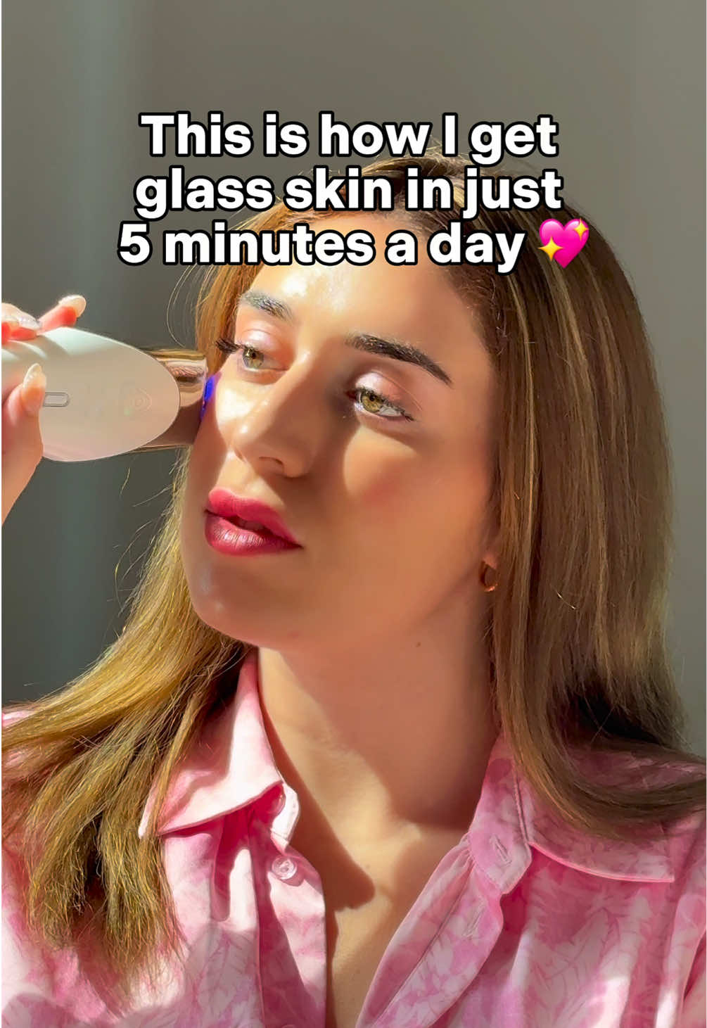 Trying the Viral Skin care device 😱😳 @Beargli #skincare #skincaredevice #skincaretips #skintok #glassskin #medicube #beauty #beautytech #antiwrinkle #skintreatment #skingoals #skinbooster #fyp #skincarebrand 