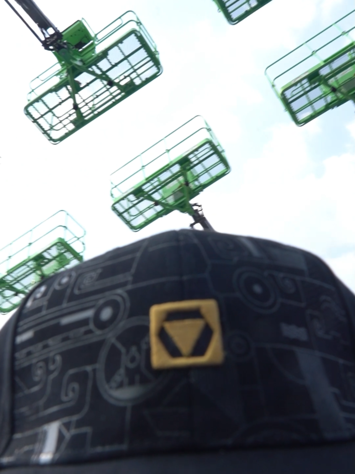 From cap to machine — watch XCMG’s power shift in action! #XCMG #SolidtoSucceed #XCMGICF #XCMGICF7 #XCMGGoGreen