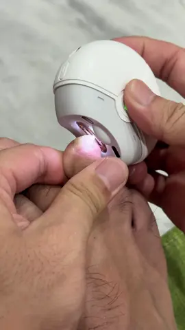 Tech specs? Let's just say it's got more settings than your ex's dating profile ⚙