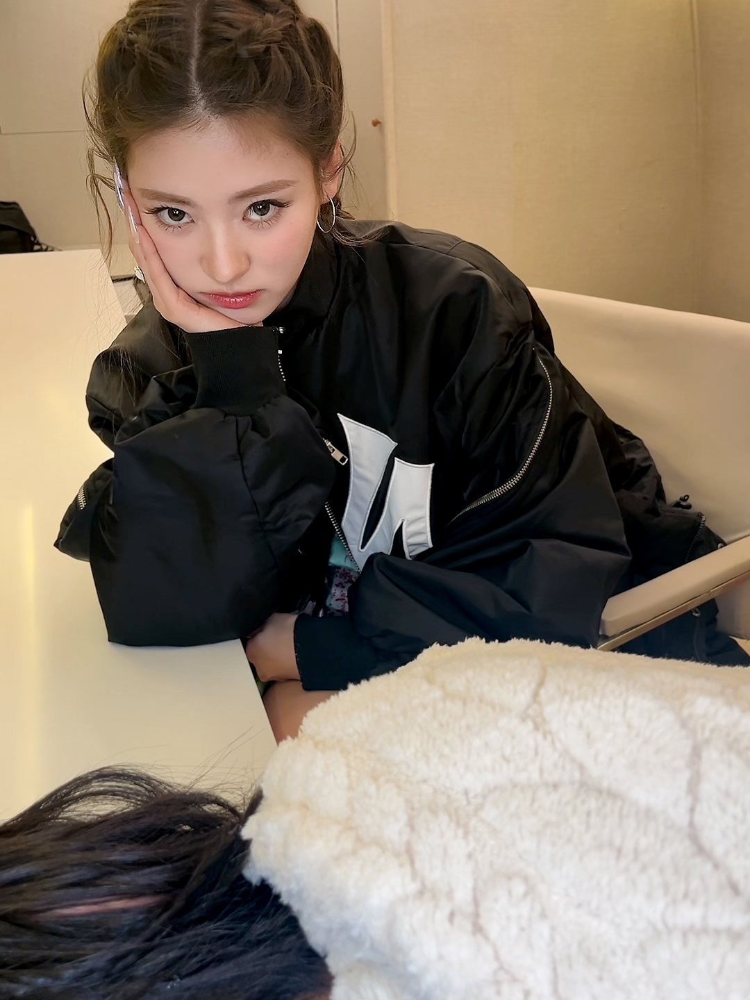 일어나..😫 #MEOVV#미야오#SOOIN#수인#ANNA#안나 #THEBLACKLABEL#더블랙레이블