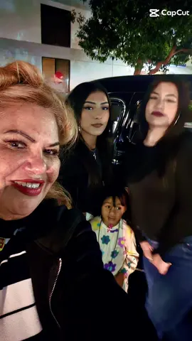 SANTANEROS Y SANTANERAS IN THE HOUSE PURA OC FAMILIA #losoriginales #og #lowrider #style #santanerawilmaslove #rideordie #oclachucas #worldwide #mariposaylobo #homegirls #lowridergirls #lowridergirls #homegirls #classics 