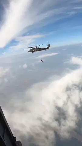 Green Berets with 10th Special Forces Group (Airborne) conduct a military free fall operation#GreenBerets #usmilitary 