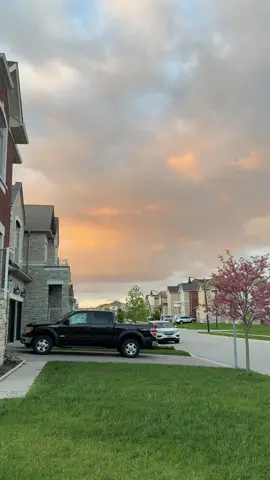 Sunset view #canada🇨🇦 #foryoupage #canada_life🇨🇦 #traveltiktok 