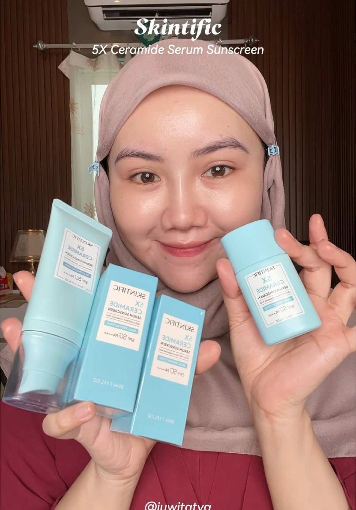 buat skin barrier yang rusak pilihnya sunscreen skintific yang biru ya…💙💦 #skintific5xceramide #skintificsunscreen #sunscreenskinbarrier #sunscreenkulitkering #dryskin 
