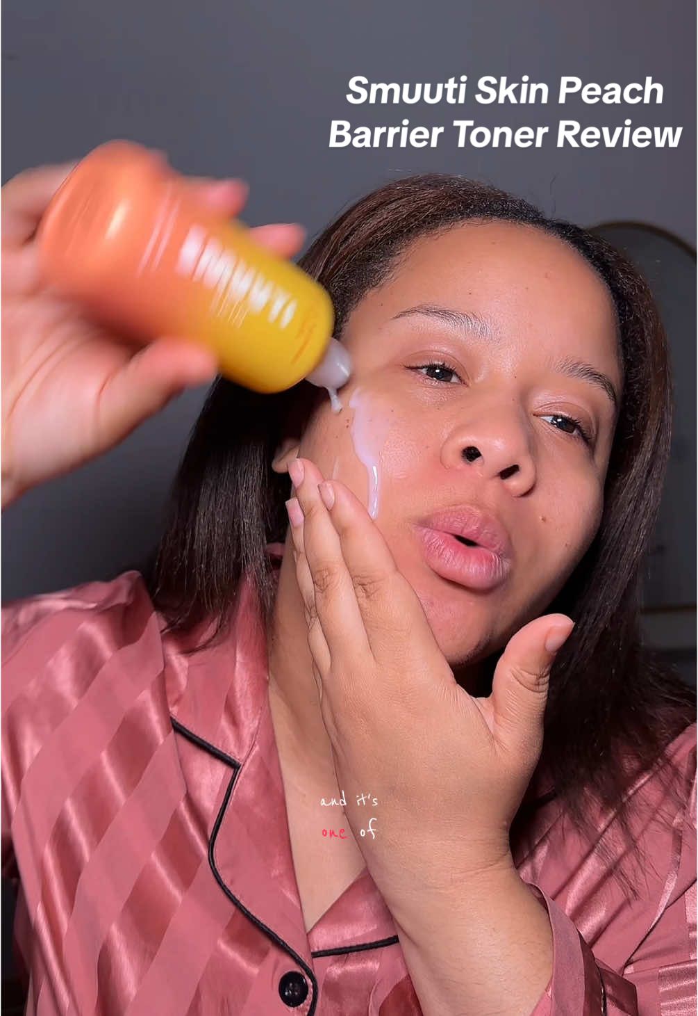 my skin loves this peach barrier toner from smuuti skin 🍑✨ #skinbarrierrepair #skinbarriertoner #smuutiskin #smuutiskinpeachtoner #combinationskincare #beautyskincare #koreanskincare #koreantoner #howtorepairskinbarrier #tiktokmademebuyit #dealsrops @Smuuti Skin UK 