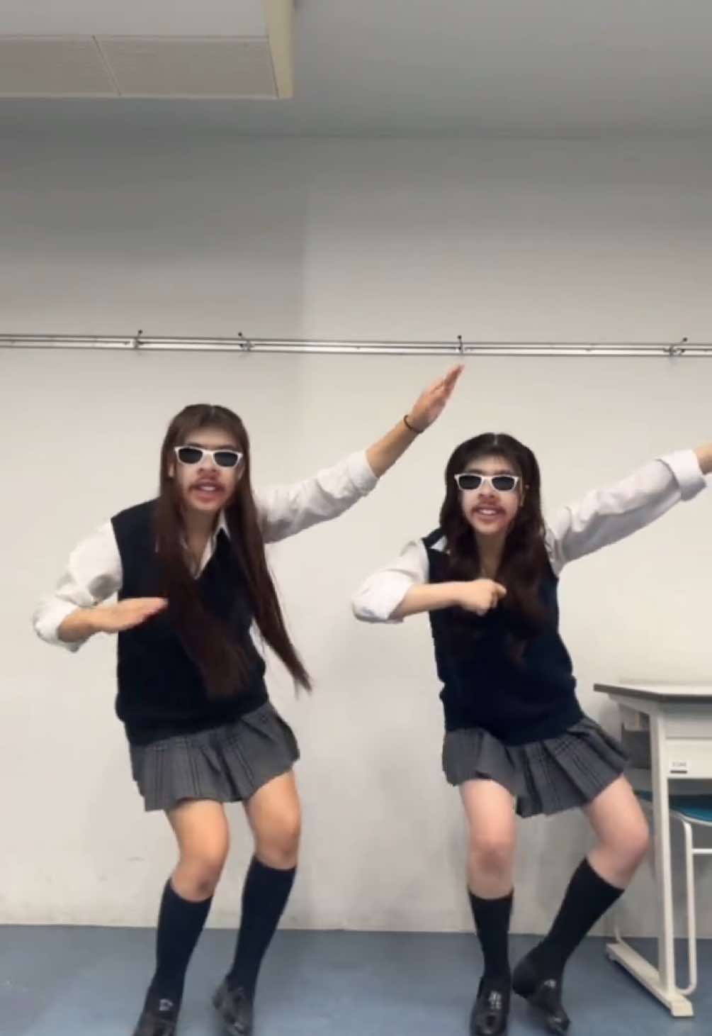 学习中国舞謝謝🐼🙏🇨🇳ナルトダンスでうちらが1番上手いです #中国ダンス#時代は巡るだろ #おすすめ #fyp #jk #jkブランド #ljk #ljkの素敵な思い出 #制服 #自由ヶ丘 #自由ヶ丘学園高等学校 #07 @雅姫 