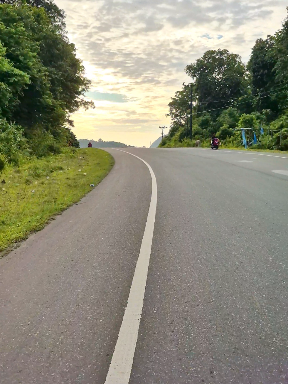selalu ada harapan bagi yang berusaha. #WL #wisatalamno #wisataacehjaya #pesonaindonesia #pesonaindonesia #acehjaya #wisataindonesia #exploreindonesia #wallpaper #weekend #exploreacehjaya #beutifull #enjoyaceh #rain #cinematic #beautiful #view 