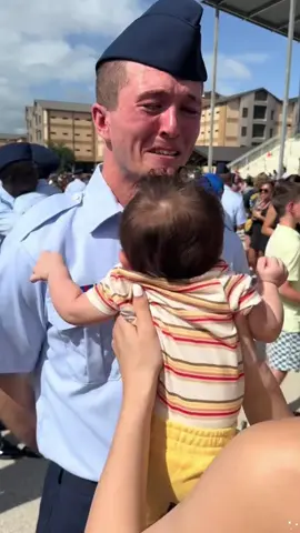 The emotional moment when the soldier returns home#usa #Love #army #wife #Homecoming #military #deploymenthomecoming 